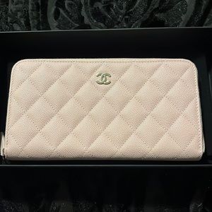 Brand new Chanel 22b light pink Classic Long Zipped Wallet